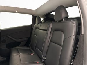 Tesla Model Y bild 17