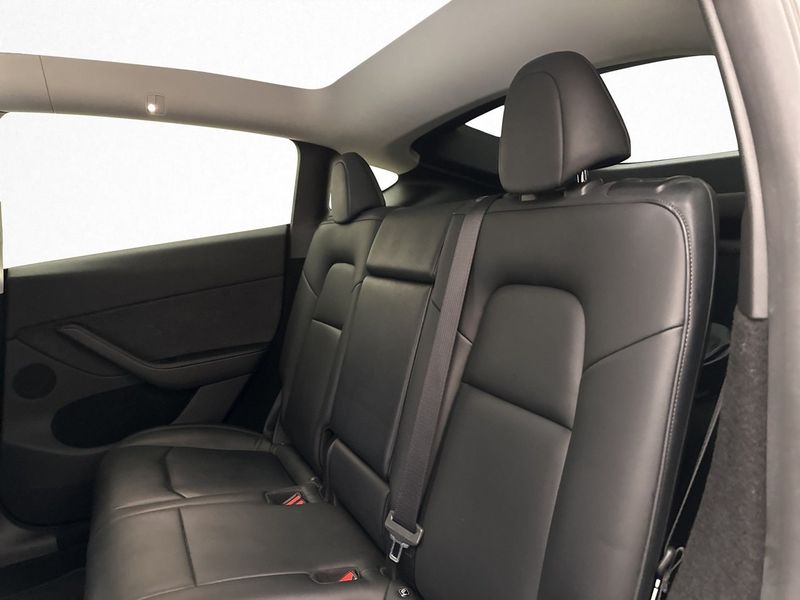 Tesla Model Y bild 17