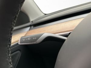 Tesla Model Y bild 33