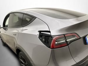 Tesla Model Y bild 35