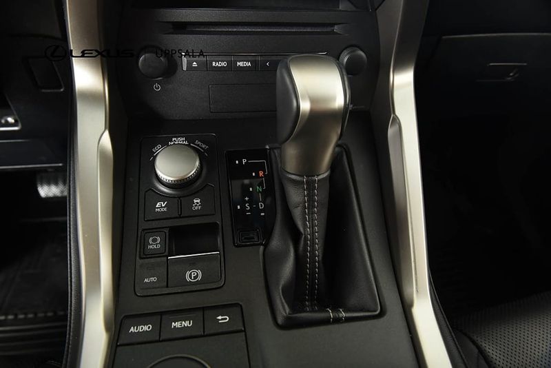 Lexus NX bild 17