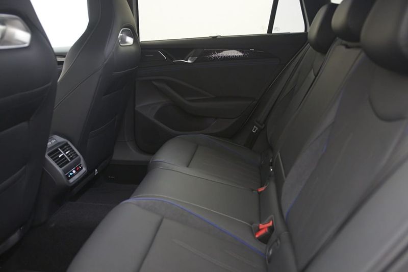 Volkswagen Passat bild 12
