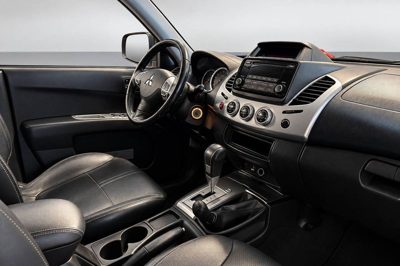 Mitsubishi L200 bild 12