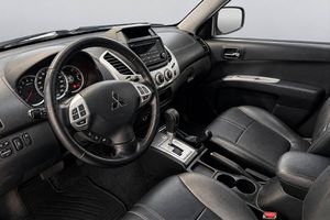 Mitsubishi L200 bild 9