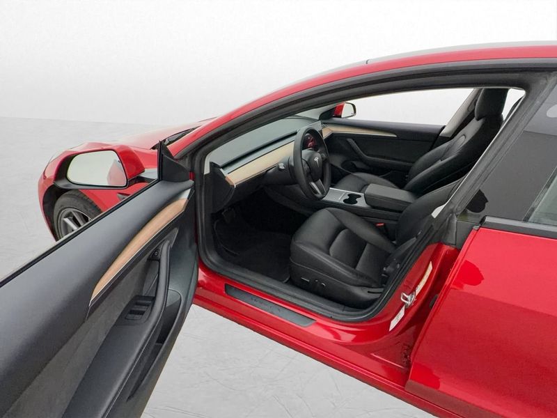 Tesla Model 3 bild 11