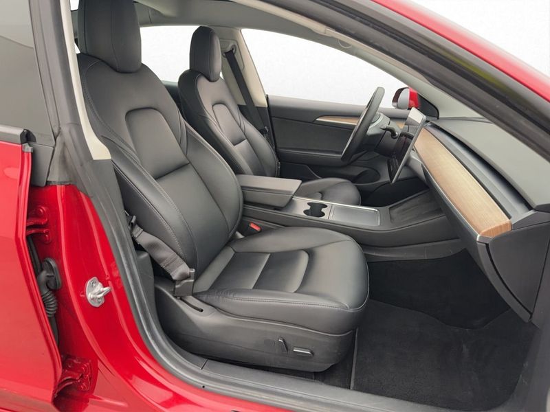 Tesla Model 3 bild 17