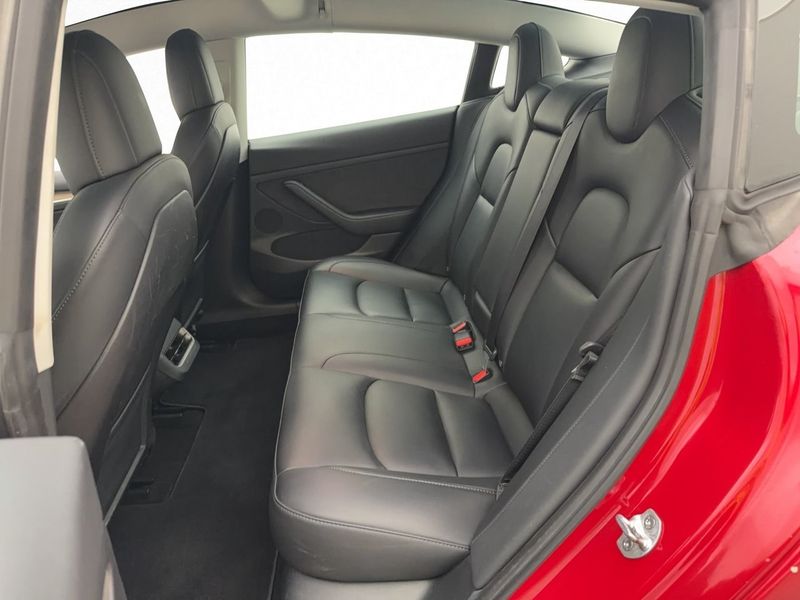 Tesla Model 3 bild 13