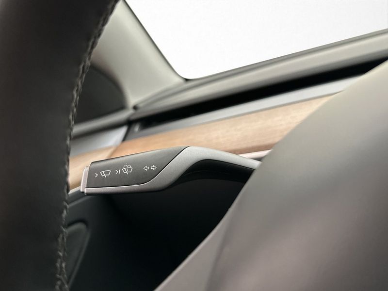 Tesla Model Y bild 32