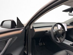 Tesla Model Y bild 12