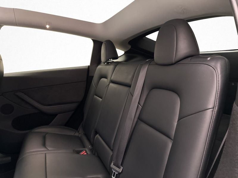 Tesla Model Y bild 16