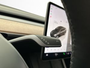 Tesla Model Y bild 33