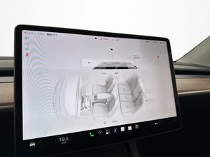 Tesla Model Y bild 28
