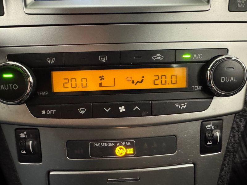 Toyota Avensis bild 23