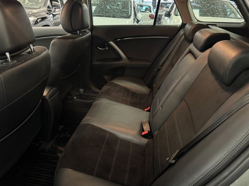 Toyota Avensis bild 19
