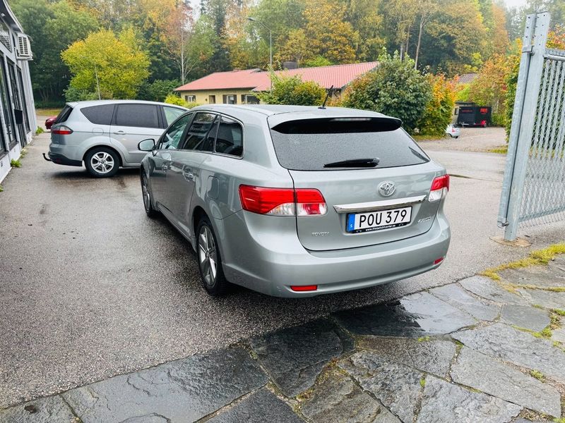 Toyota Avensis bild 4