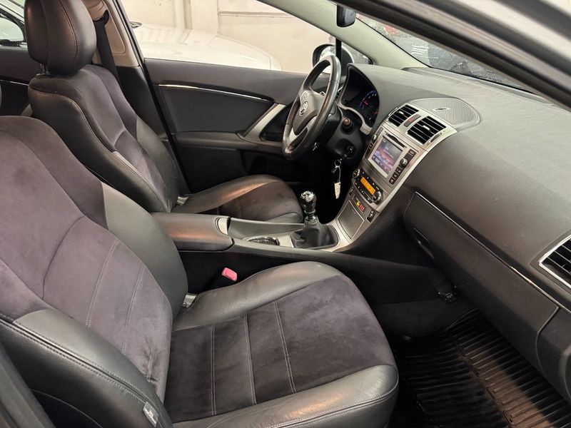 Toyota Avensis bild 17