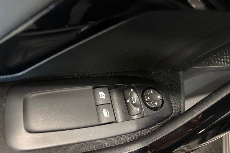 Peugeot 208 bild 21