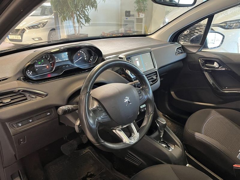 Peugeot 208 bild 2