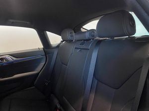 BMW i4 bild 9