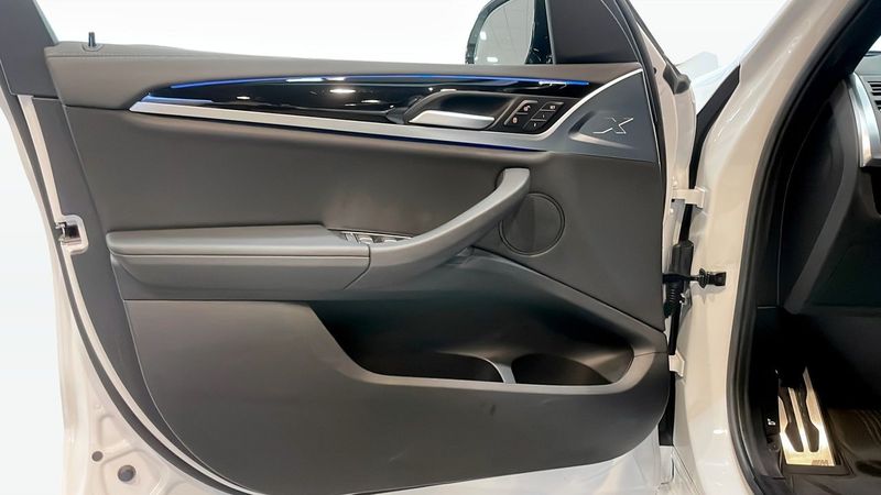 BMW iX3 bild 11