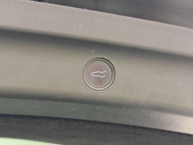 Tesla Model Y bild 33