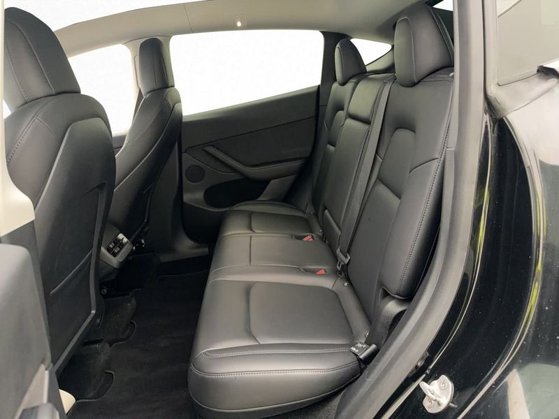 Tesla Model Y bild 16