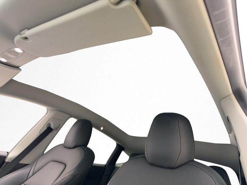 Tesla Model Y bild 17