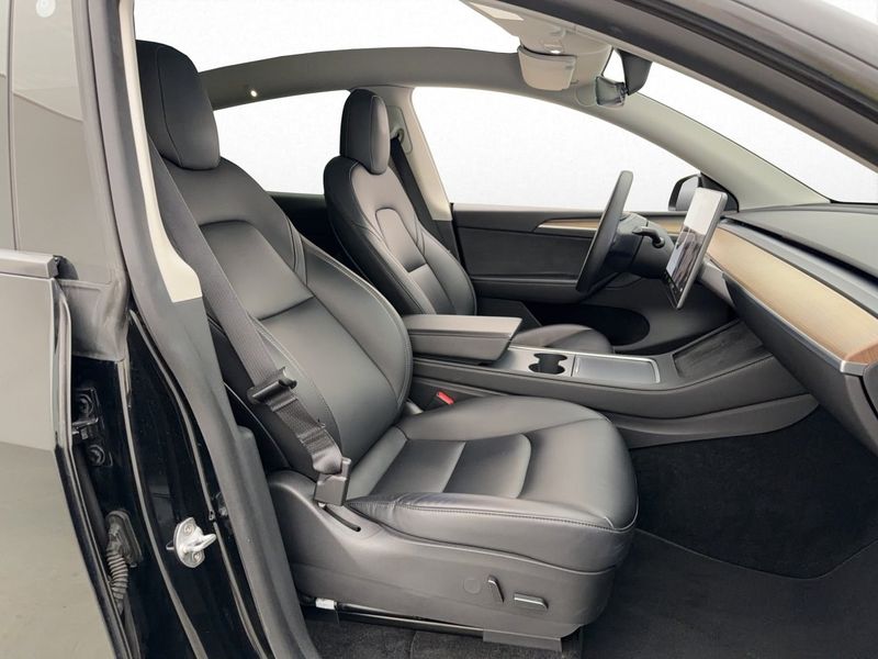 Tesla Model Y bild 13