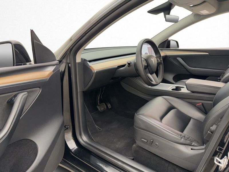 Tesla Model Y bild 35