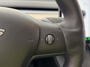 Tesla Model Y bild 30