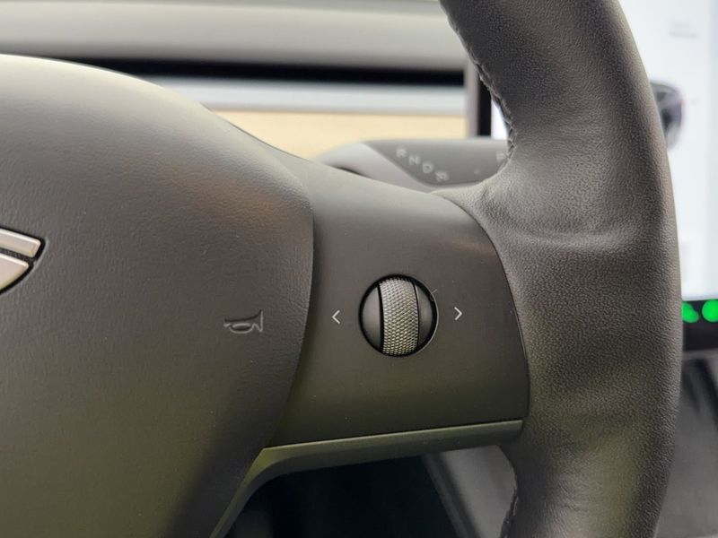 Tesla Model Y bild 30