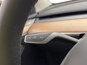 Tesla Model Y bild 32