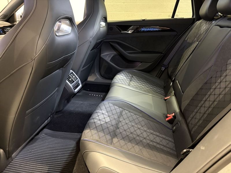 Volkswagen Passat bild 8