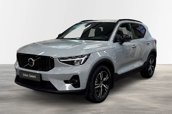 Volvo XC40 B3 FWD Bensin Plus Dark - 2025