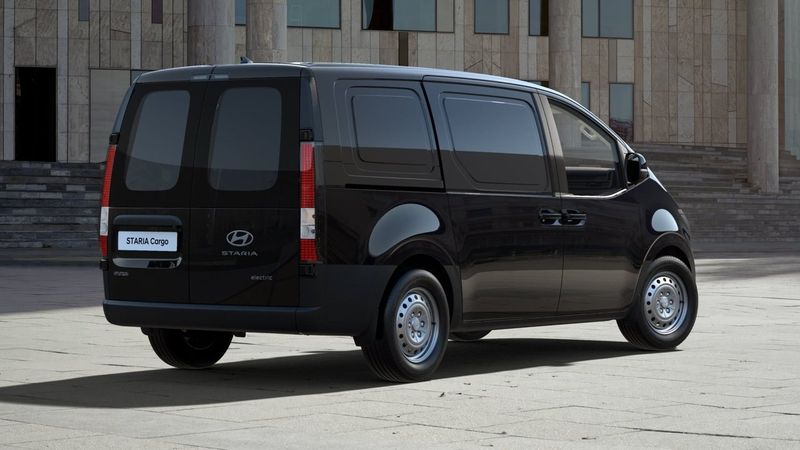 Hyundai Staria bild 2