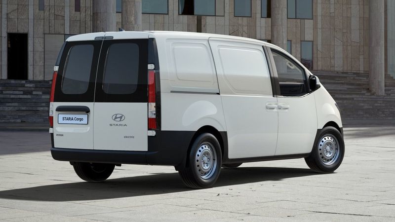 Hyundai Staria bild 2