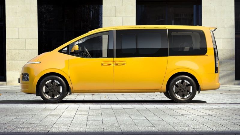 Hyundai Staria bild 2