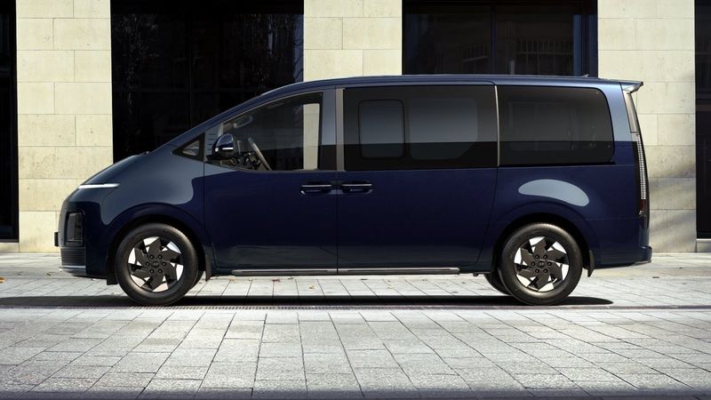 Hyundai Staria bild 2