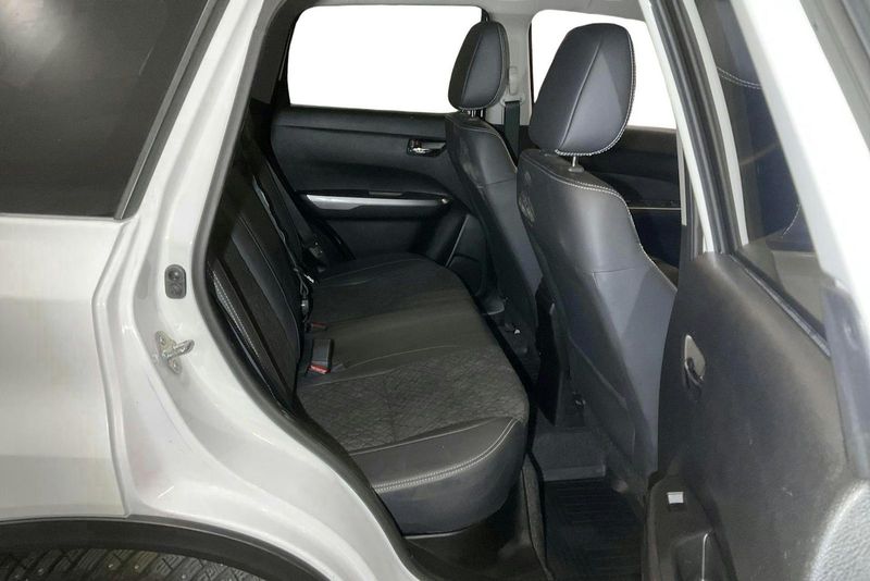 Suzuki Vitara bild 8