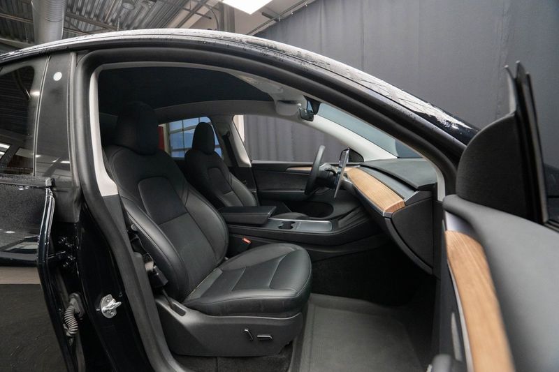 Tesla Model Y bild 18