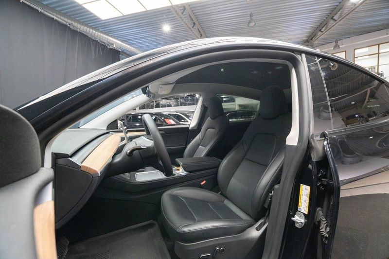 Tesla Model Y bild 17