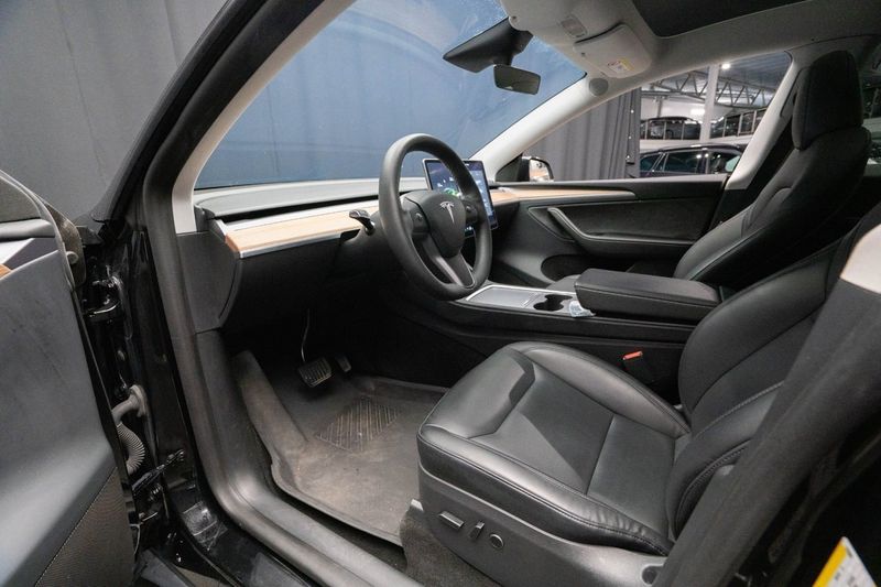 Tesla Model Y bild 16
