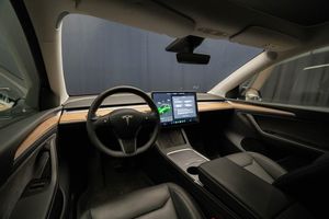 Tesla Model Y bild 12