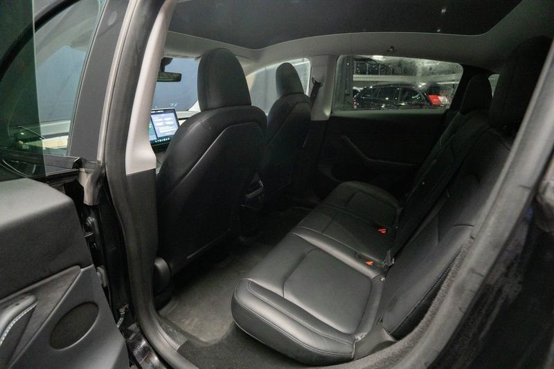 Tesla Model Y bild 19