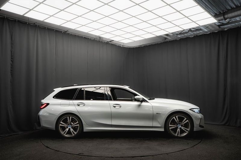 BMW 330 bild 6