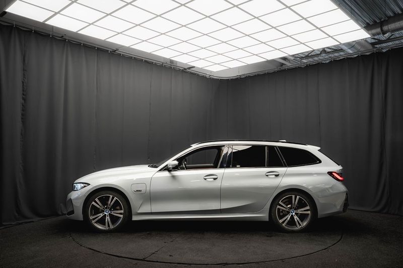 BMW 330 bild 10