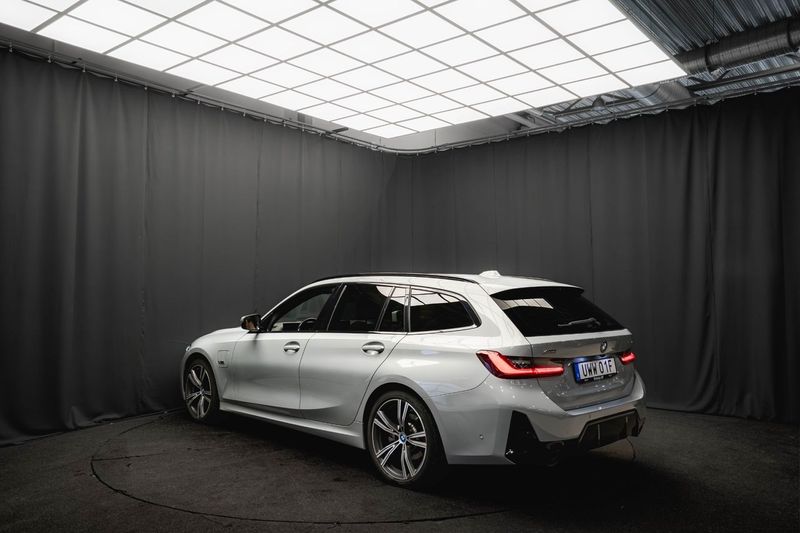 BMW 330 bild 9