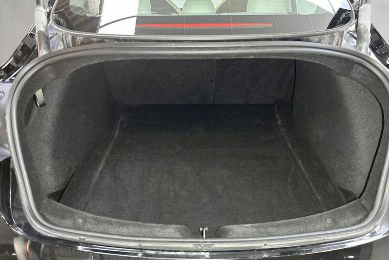 Tesla Model 3 bild 9