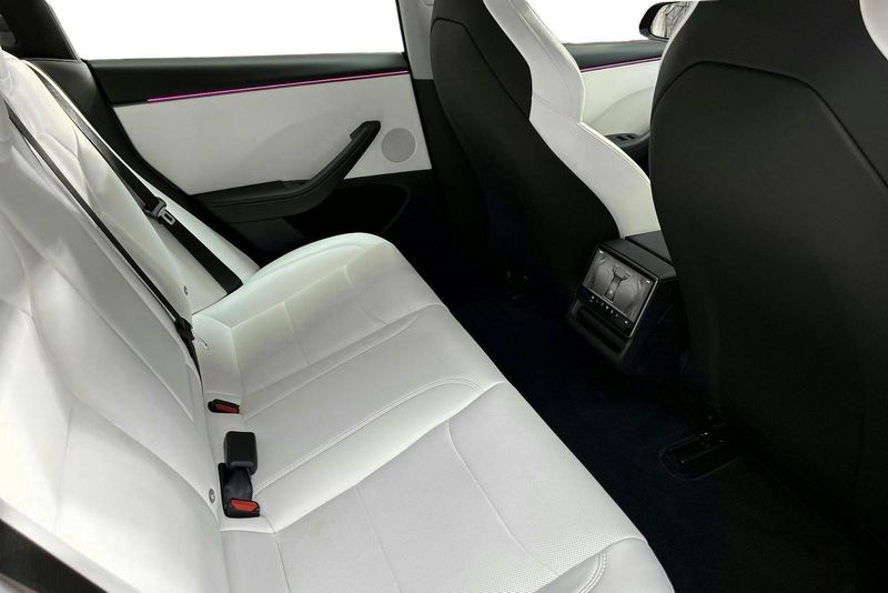 Tesla Model 3 bild 8