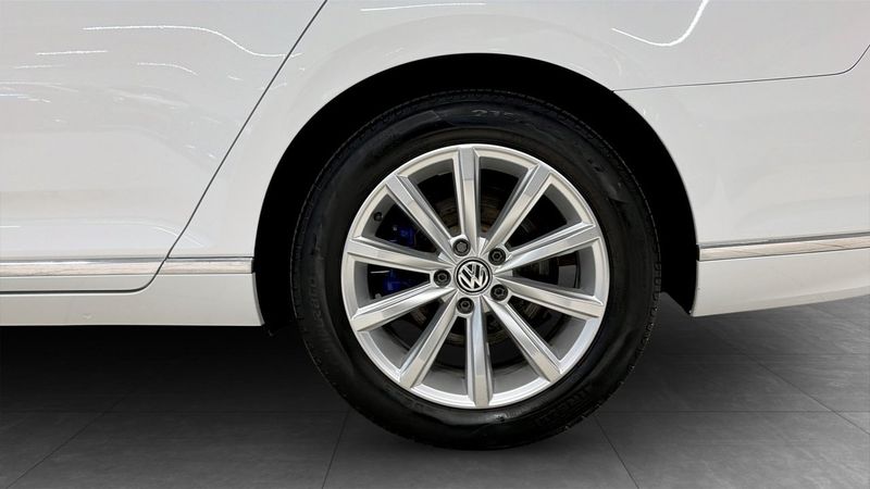 Volkswagen Passat bild 7